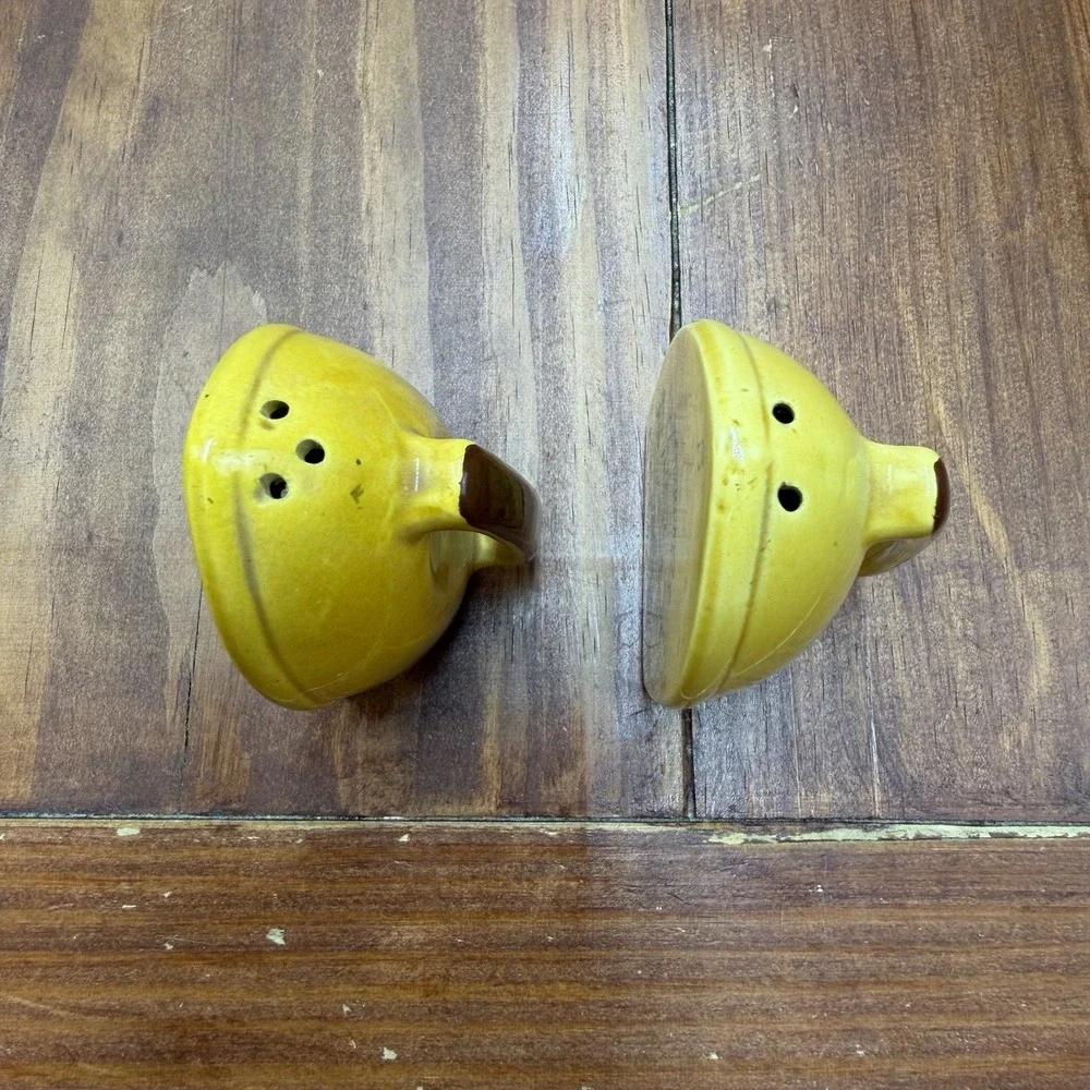 Vintage Kentucky Souvenir Salt and Pepper Shakers Ceramic Flatiron Sad Iron Set
